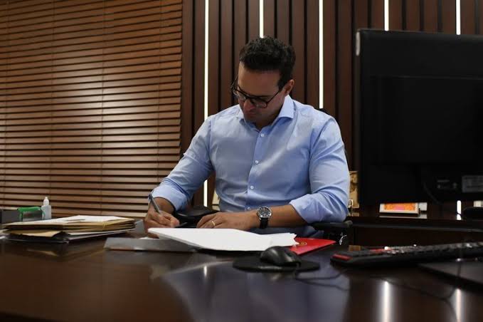 Lucas Ribeiro convoca quase 900 professores aprovados em concurso da rede estadual